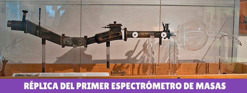 Réplica del primer espectrómetro de masas - Wikimedia