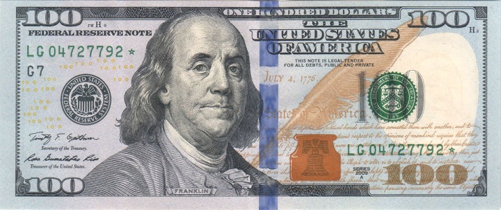 Billete de 100 dólares con la cara de Benjamin Franklin