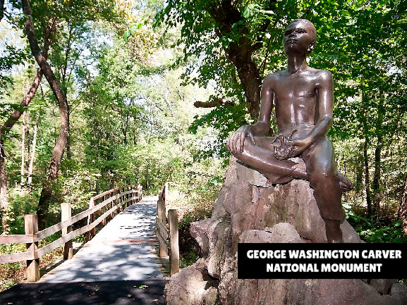 Estatua en el George Washington Carver National Monument - Wikipedia.org